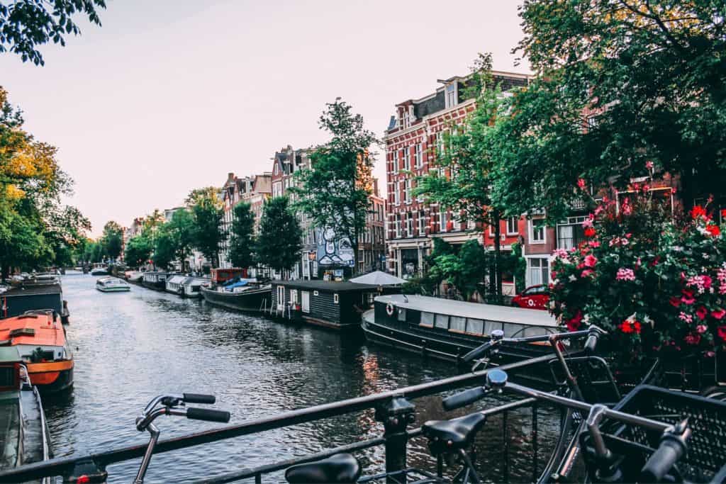 restaurant canal amsterdam