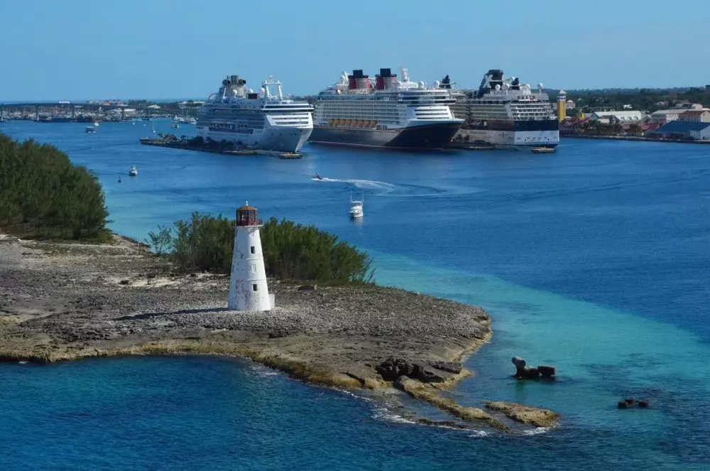 3 large cruise ships